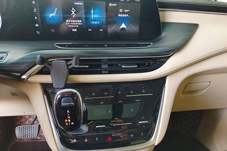 Used Buick GL8 2022 ES Landtrek 653T Luxury Edition
