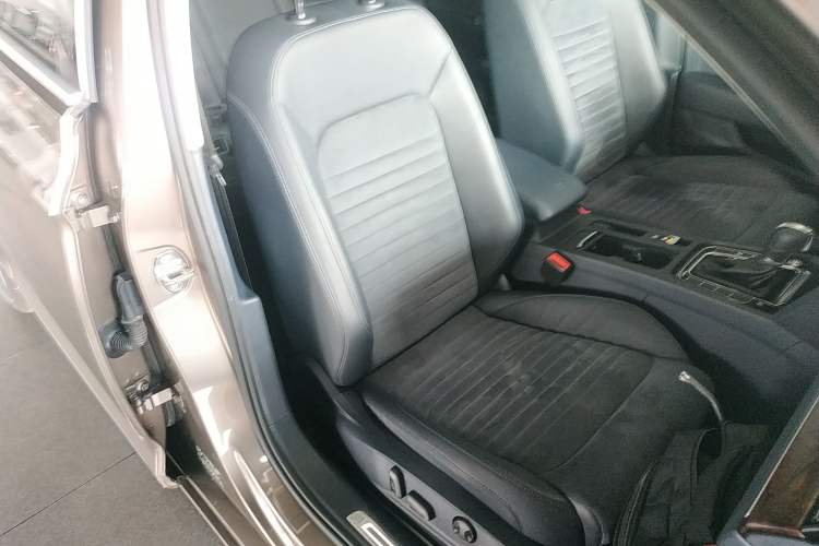 Used Volkswagen Magotan 2017 330TSI DSG Luxury Model
