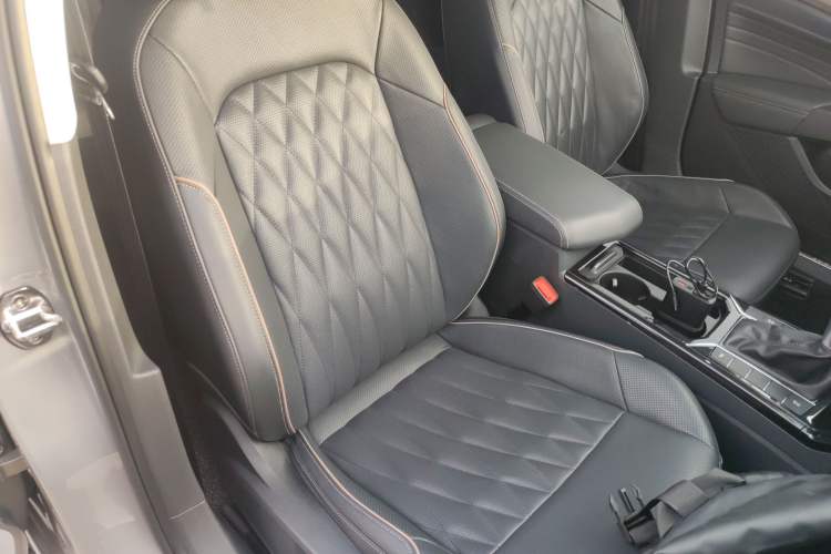 Used Volkswagen Passat 2020 330TSI Luxury Edition China VI
