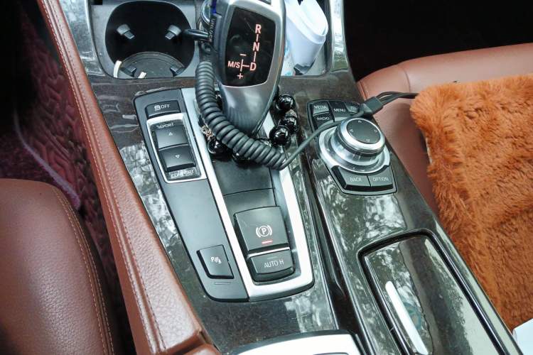 Used BMW 5 Series 2014 525Li Leading Model
