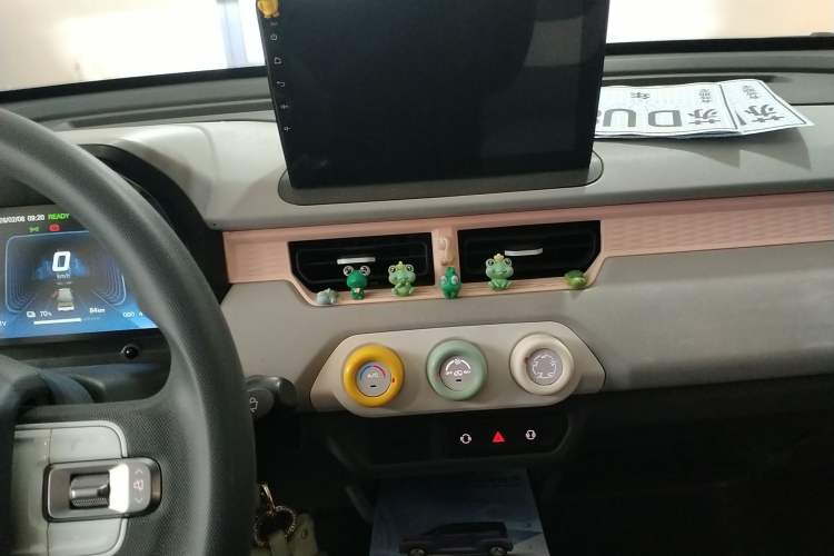 Used Chery QQ Ice Cream 2022 120km Conical Shape Lithium Iron Phosphate