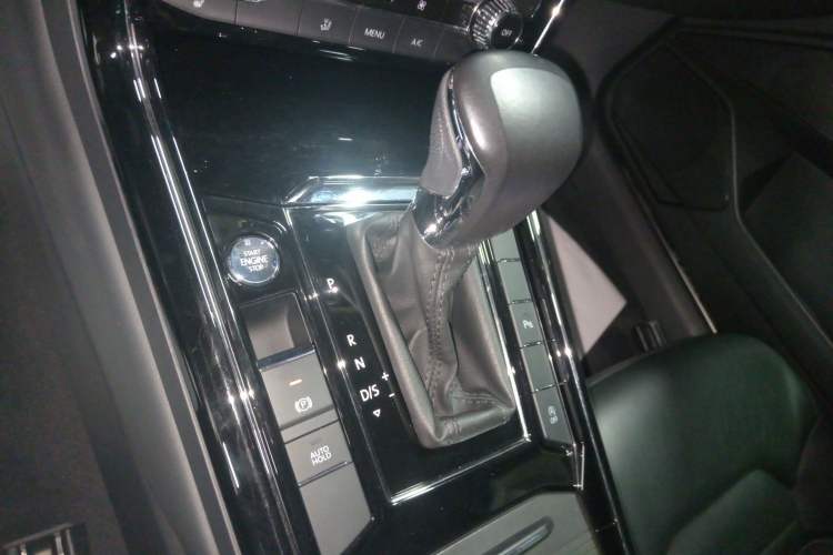 Used Volkswagen Phideon 2019 380TSI Two-Wheel Drive Business Edition China VI Standard
