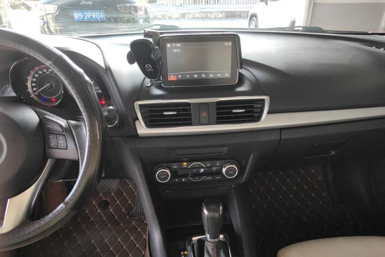 Used Mazda Mazda 3 Axela 2014 Sedan 2.0L Automatic Sport Model