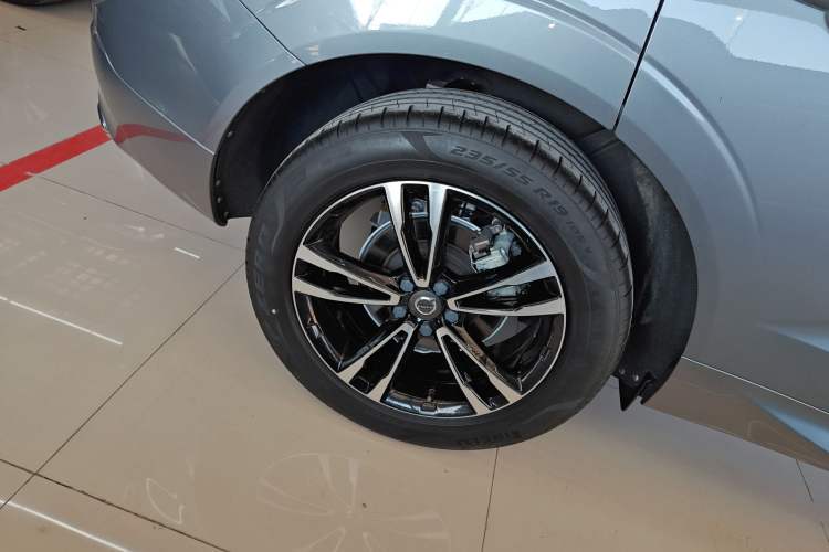 Used Volvo XC60 2019 T5 4x4 Zhiyuan Edition China VI Standard
