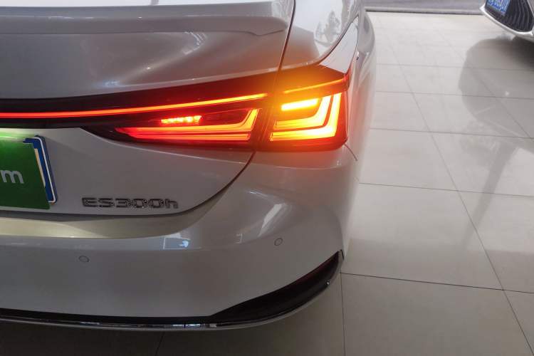 Used Lexus ES 2025 300h Deluxe Edition