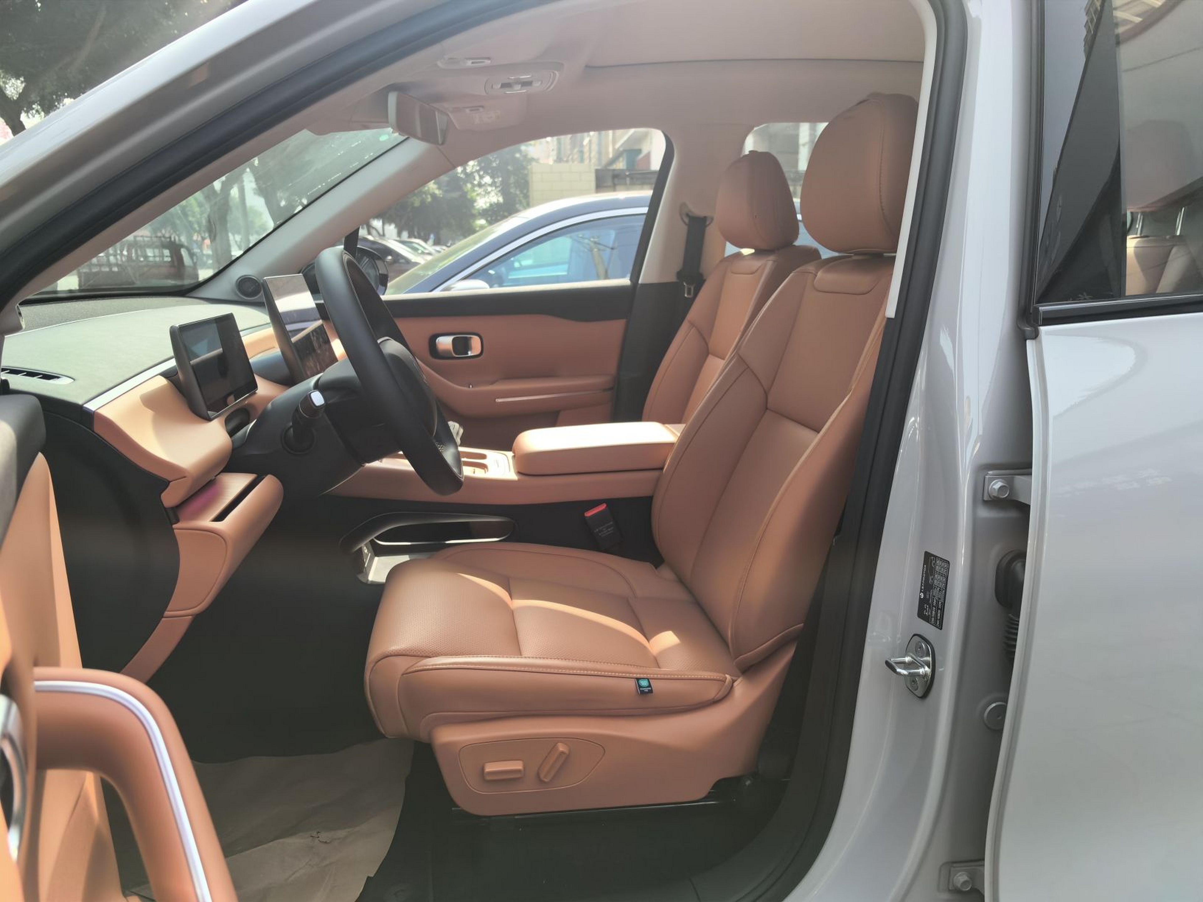 Переднее сиденье в автомобиле