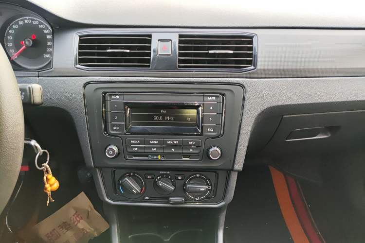 Used Volkswagen Santana 2019 1.5L Manual Fashion Edition China VI Standard
