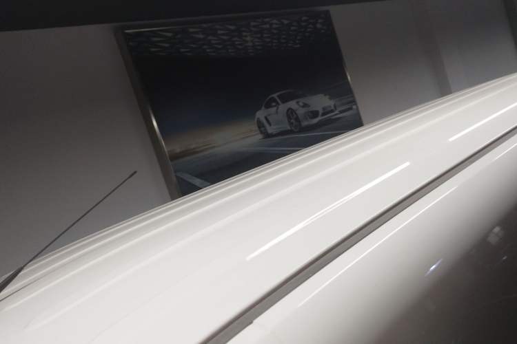 Used Wuling Yangguang 2024 300km Comfort-Grade Passenger Van 60kW
