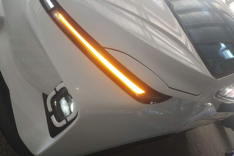 Used Geometry E Firefly 2024 401 km Fluorescent