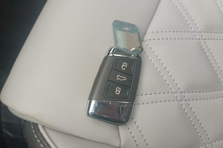 Used Volkswagen Magotan 2023 2 Million Units Limited Edition 330TSI DSG Leading Version
