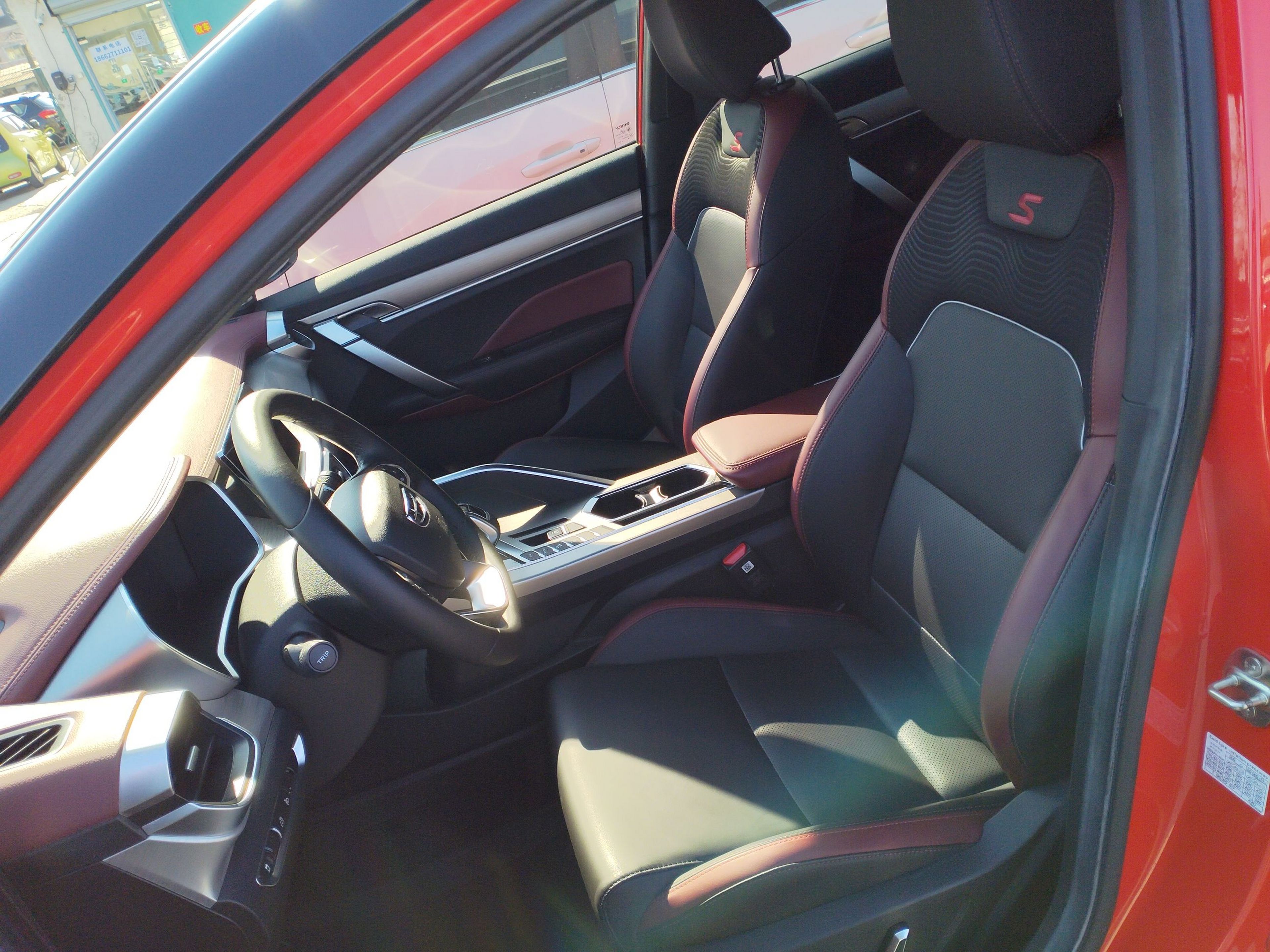 Переднее сиденье в автомобиле