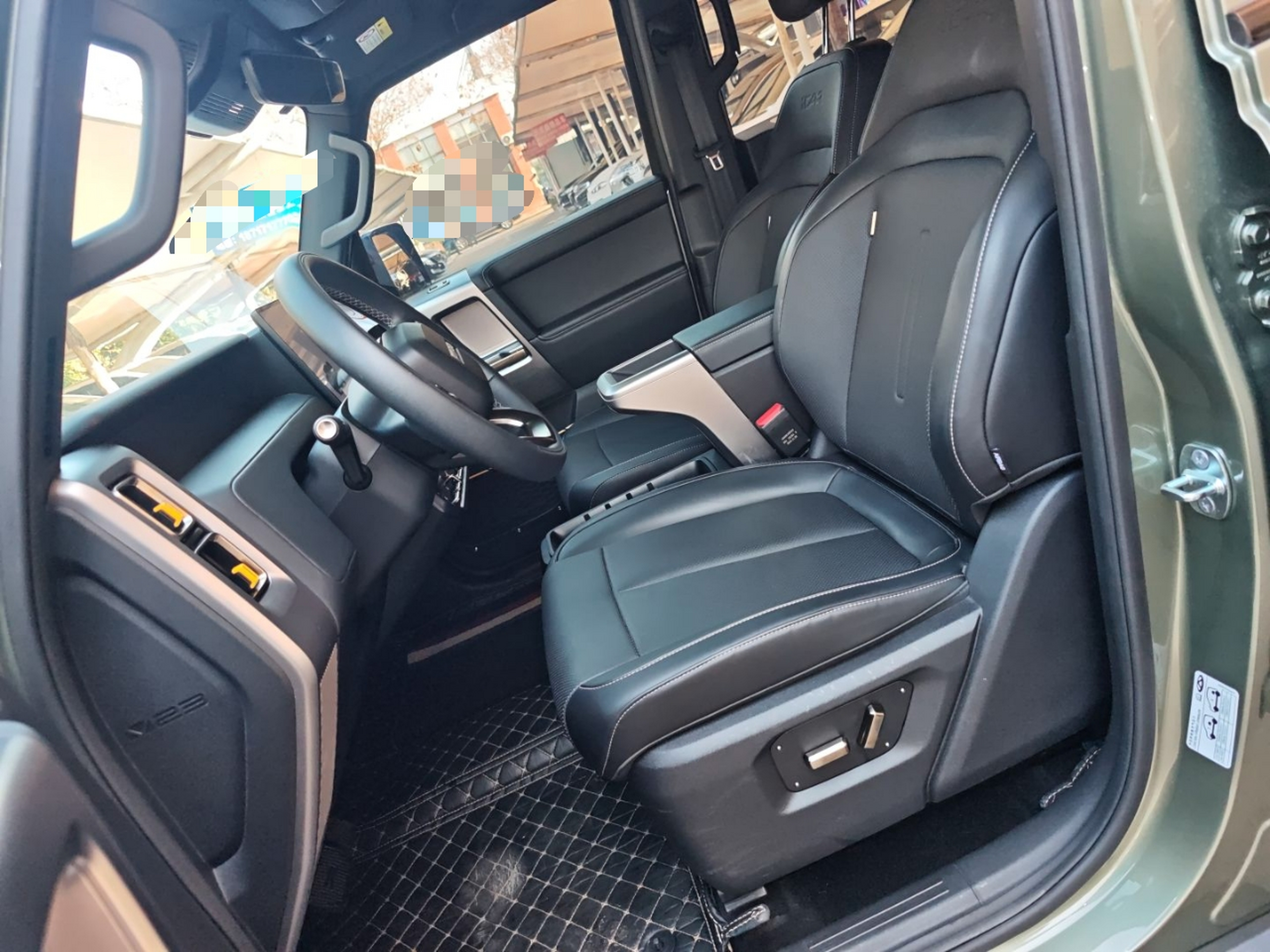 Переднее сиденье в автомобиле