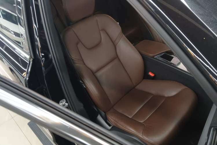 Used Volvo XC90 2019 T5 Zhiyi Edition 7-Seater China V Emission Standard
