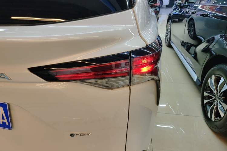 Used Toyota Granvia 2024 2.5L Hybrid Luxury Edition
