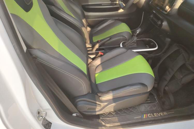 Used Roewe Clever 2021 302 km New Four-Seater Super-Efficient Version
