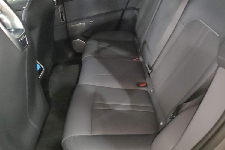 Used  YU7 2025 Ultra-Long Range High-Performance All-Wheel-Drive Max Edition
