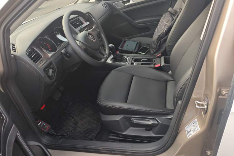 Used Volkswagen Golf 2016 1.6L Automatic Fashion Model