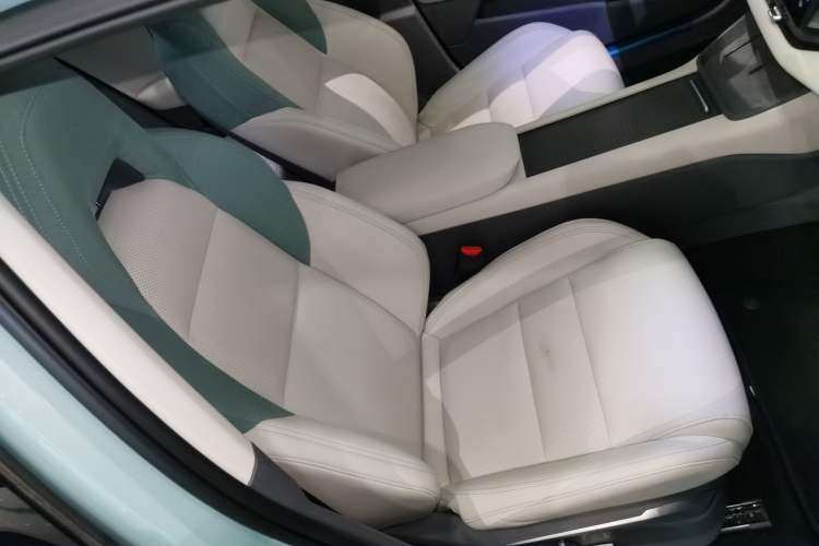 Used Lynk & Co 06 EM-P 2023 EM-P 126 Long-Range Halo
