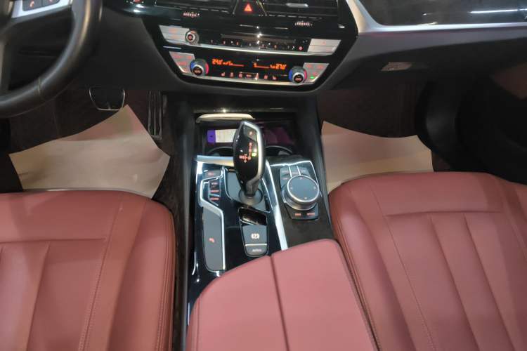 Used BMW 5 Series 2019 Facelifted 530Li Leading Edition M Sport Package