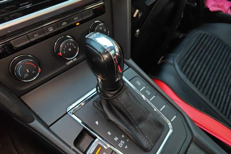 Used Volkswagen Lamando 2019 230TSI DSG Fashion Edition China VI
