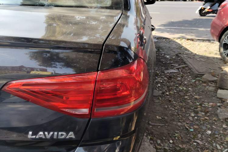 Used Volkswagen Lavida 2015 1.6L Manual Fashion Edition
