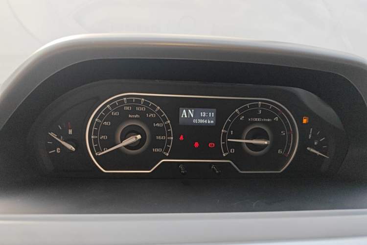 Used SAIC MAXUS Xintu V80 2023 2.0T AMT Classic Aoyuntong Short Wheelbase Ultra-Low Roof 5/6-Seater