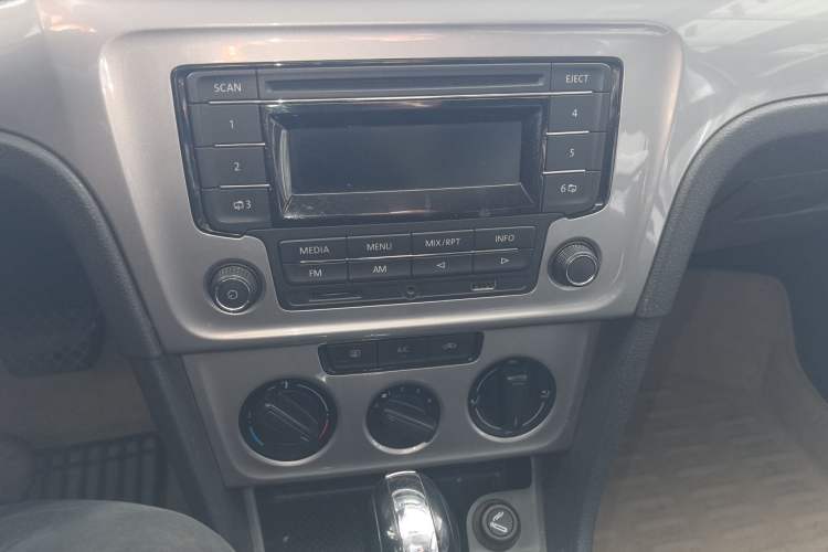 Used Volkswagen Lavida 2013 Revised Classic 1.6L Automatic Fashion Edition