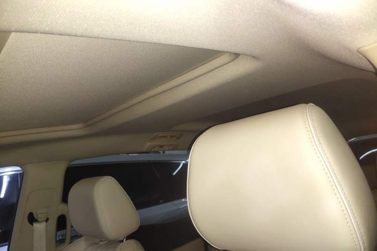 Used Buick GL8 2023 Facelifted Land Cruiser Executive Luxury Version
