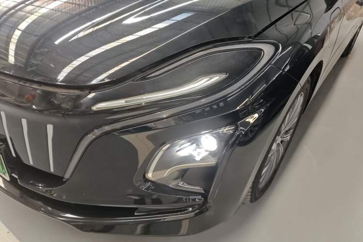 Used Hongqi E-QM5 2022 431 km Charge & Enjoy Edition
