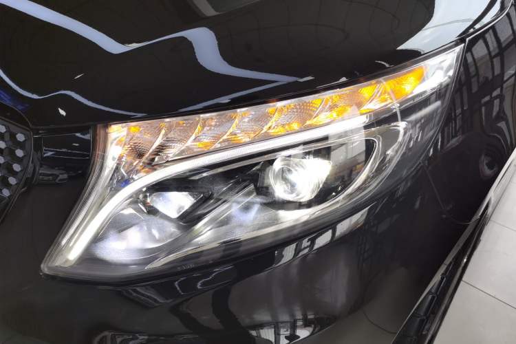 Used Mercedes-Benz Vito 2018 2.0T Elite Version 7 Seats China V Emission Standard
