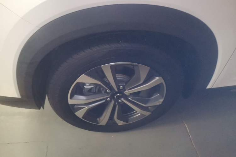 Used Wuling Asta 2022 2.0L DHT Electric-Speed Version
