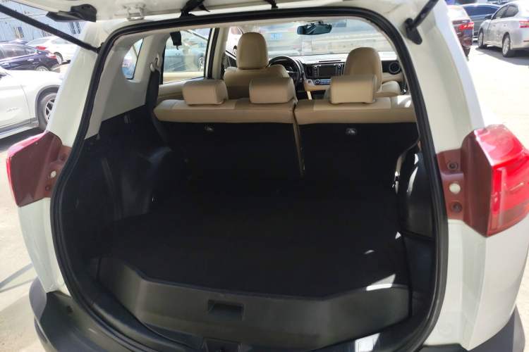 Used Toyota RAV4 2015 2.0L CVT Four-Wheel Drive New Edition
