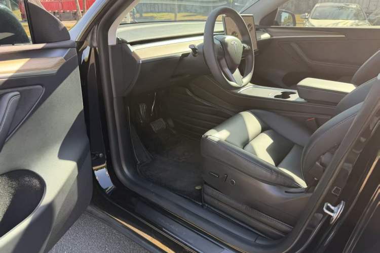 Used Tesla Model Y 2022 Rear-Wheel-Drive Version
