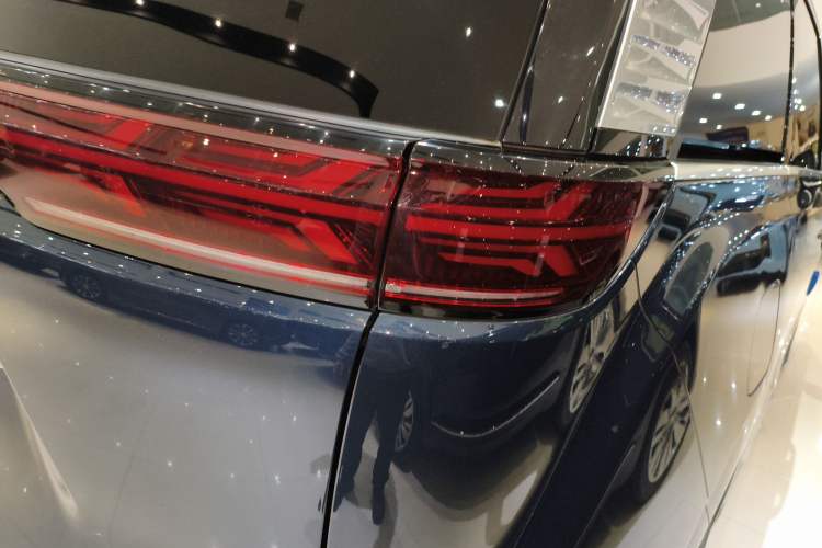 Used Denza D9 2022 DM-i 970 Four-Wheel Drive Flagship Model