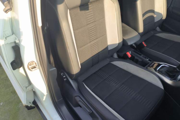 Used Volkswagen T-ROC 2020 280TSI DSG Two-Wheel-Drive Elite Version
