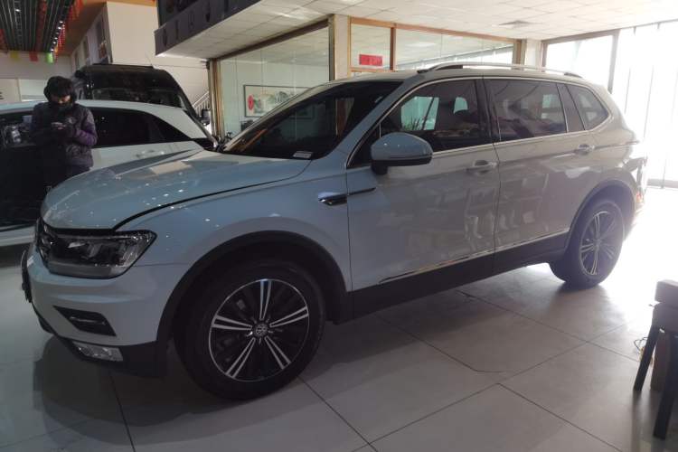 Used Volkswagen Tiguan L 2020 330TSI Automatic Two-Wheel Drive Panoramic Comfort Edition China VI Standard