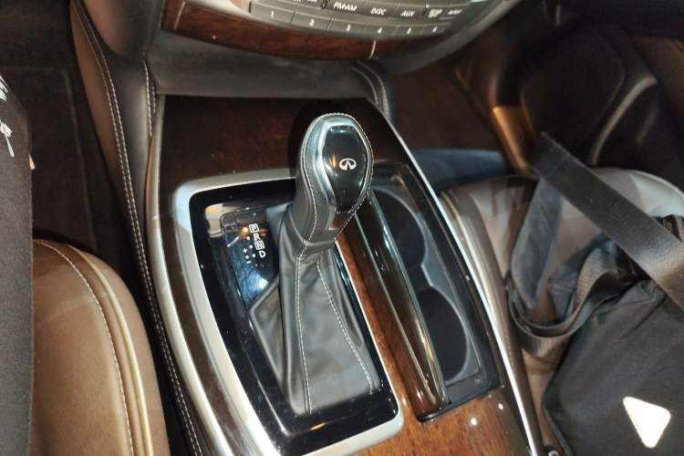 Used Infiniti QX60 (Import) 2016 2.5 S/C Hybrid Two-Wheel-Drive Excellence Edition China V Standard
