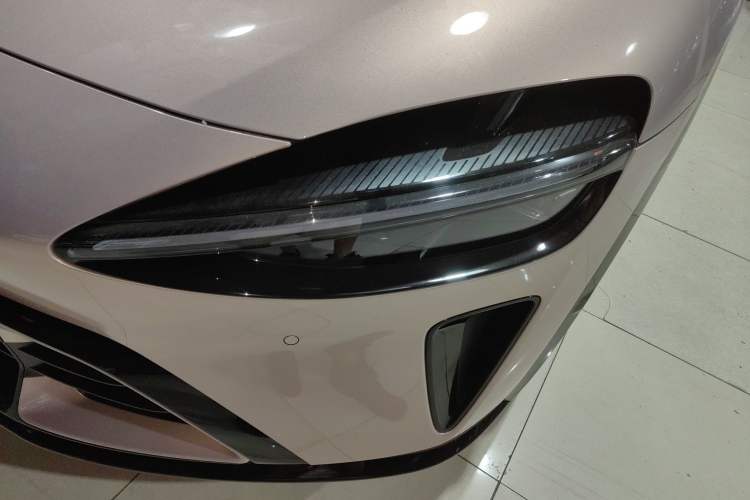 Used  YU7 2025 Ultra-Long Range High-Performance All-Wheel-Drive Max Edition
