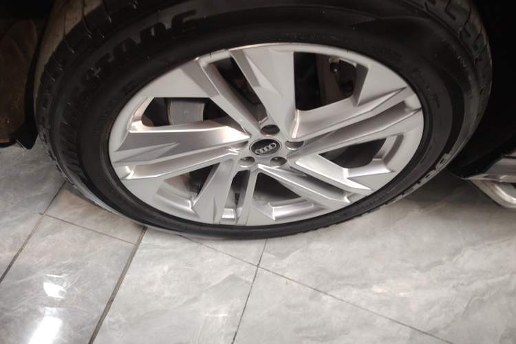 Used Audi Q7 2021 45 TFSI quattro S line Sport model
