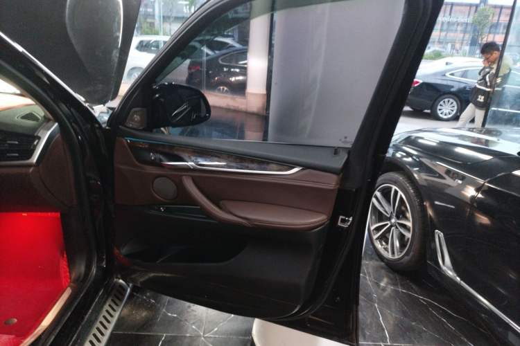 Used BMW X5 2018 xDrive28i
