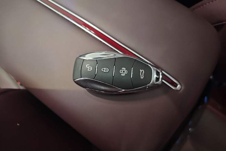 Used Hongqi HS7 PHEV 2024 2.0T PHEV Four-Wheel Drive Flagship Edition 6 Seats
