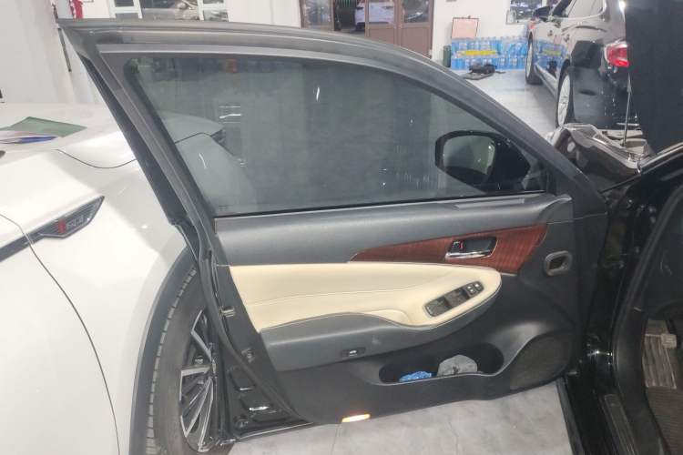 Used Toyota Crown 2015 2.0T Fashion Edition
