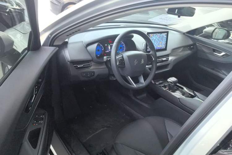 Used Hongqi E-QM5 2022 431 km Charge & Enjoy Edition