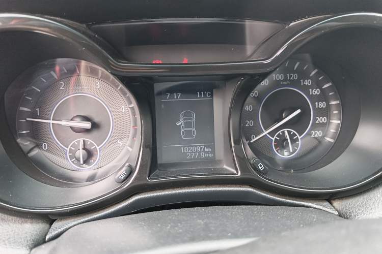 Used JMC Yuhu 7 2017 2.4T Classic Edition Diesel Two-Wheel Drive Luxury Version JX4D24A5L
