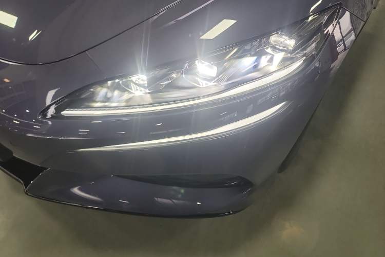 Used Denza Z9 2024 630 km All-Wheel Drive Max Version
