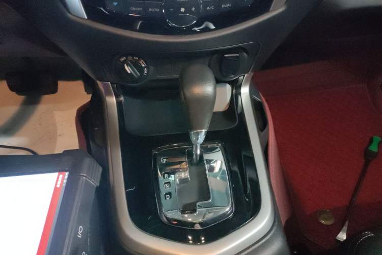 Used Nissan Navara 2021 2.5L Automatic 4x4 Premium Version QR25
