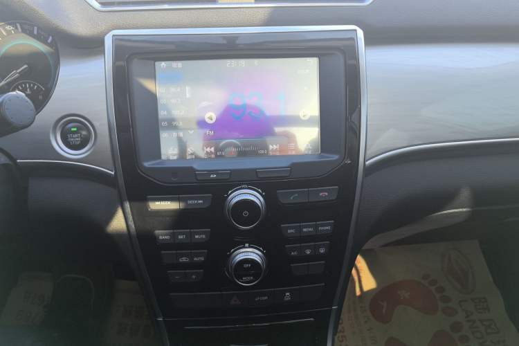 Used Haval H2 2018 Chuanxiang Edition Red Badge 1.5T Dual-Clutch Two-Wheel Drive Fashionable Model
