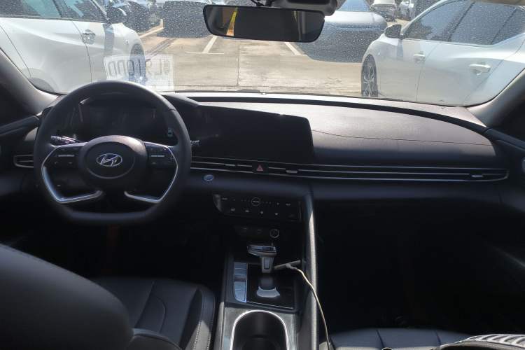 Used Hyundai Elantra 2022 1.5L CVT LUX Prestige Edition
