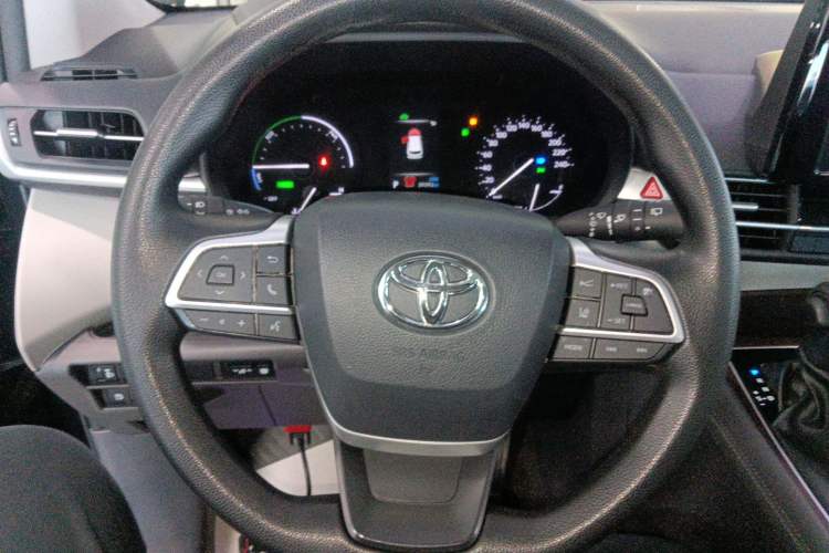 Used Toyota Granvia 2023 2.5L Hybrid Comfort Edition