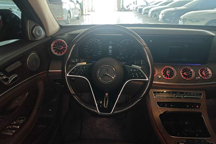 Used Mercedes-Benz E-Class 2022 Second Facelift E 300 L Fashion Edition
